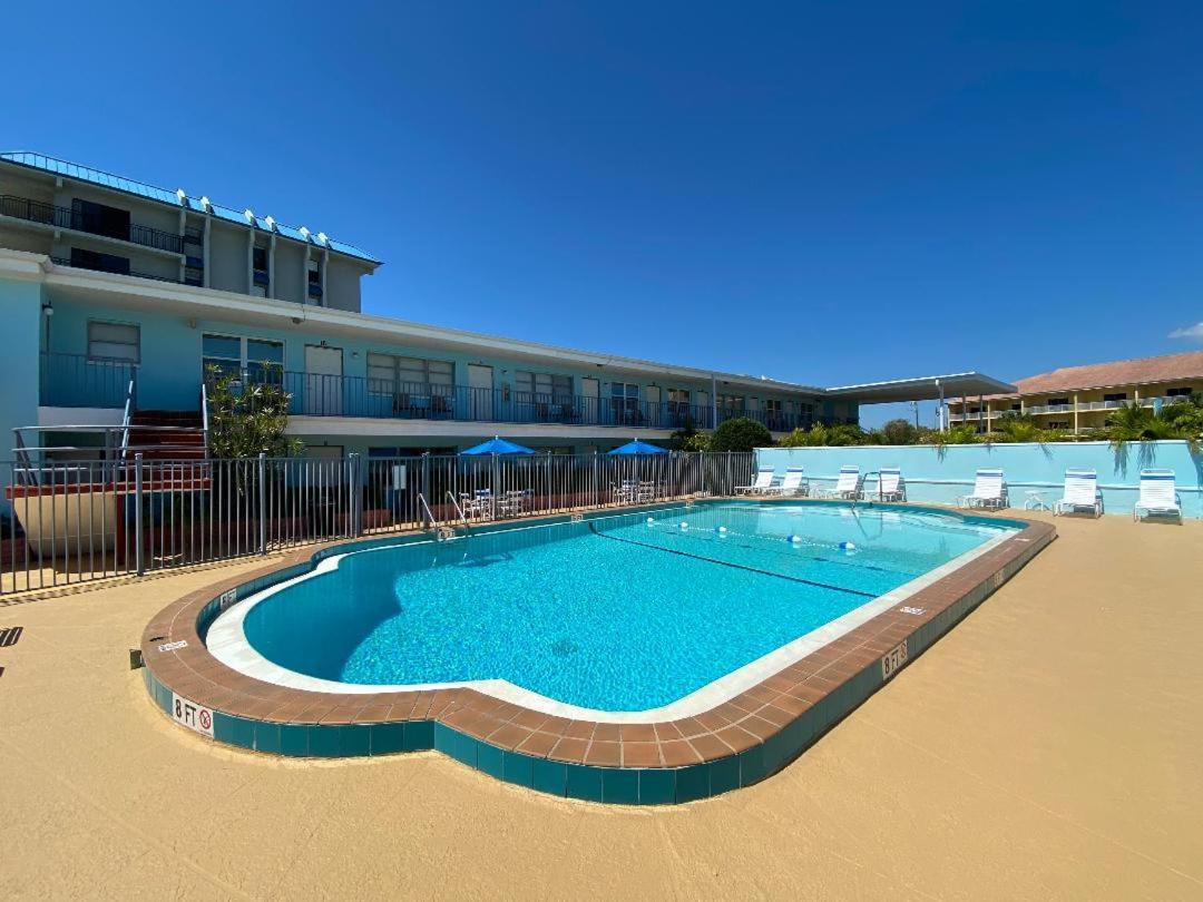 Beachside Resort Motel Сант Пит Бич Экстерьер фото