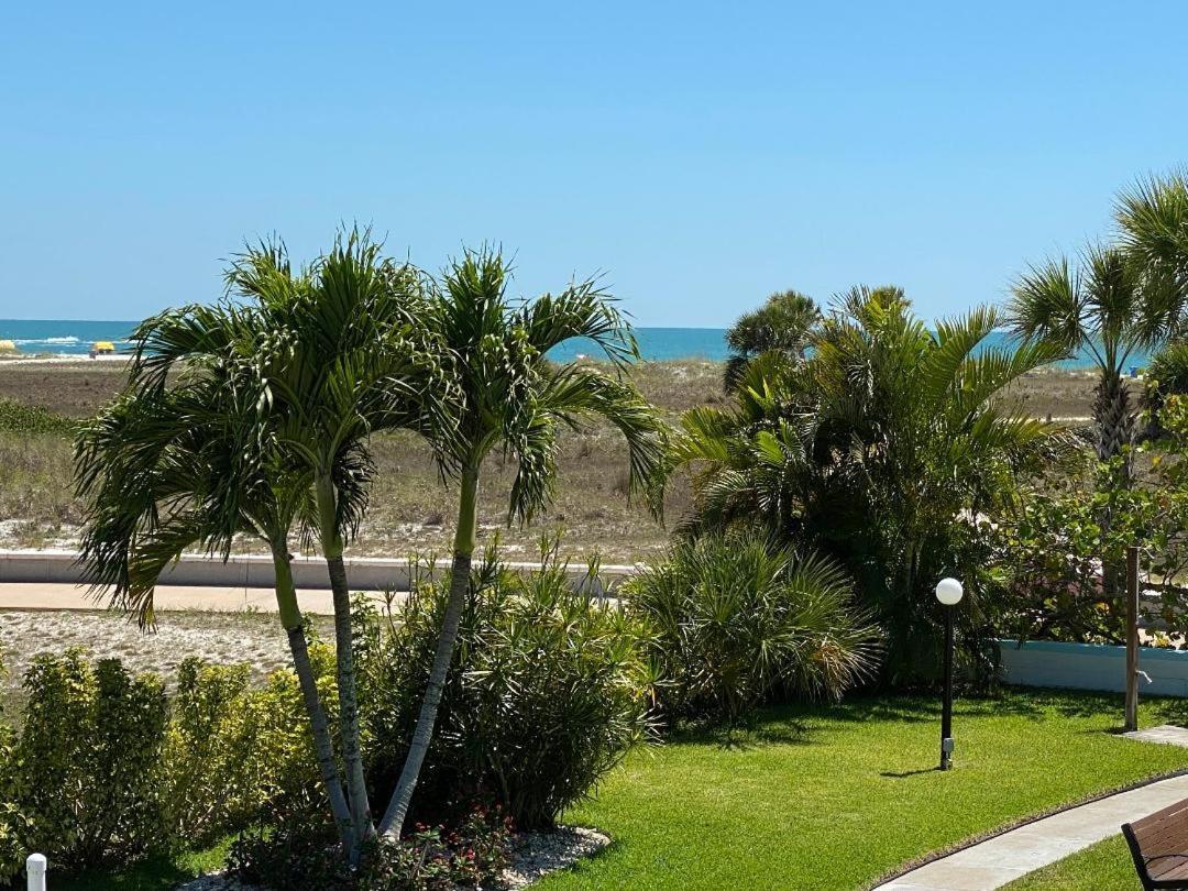 Beachside Resort Motel Сант Пит Бич Экстерьер фото