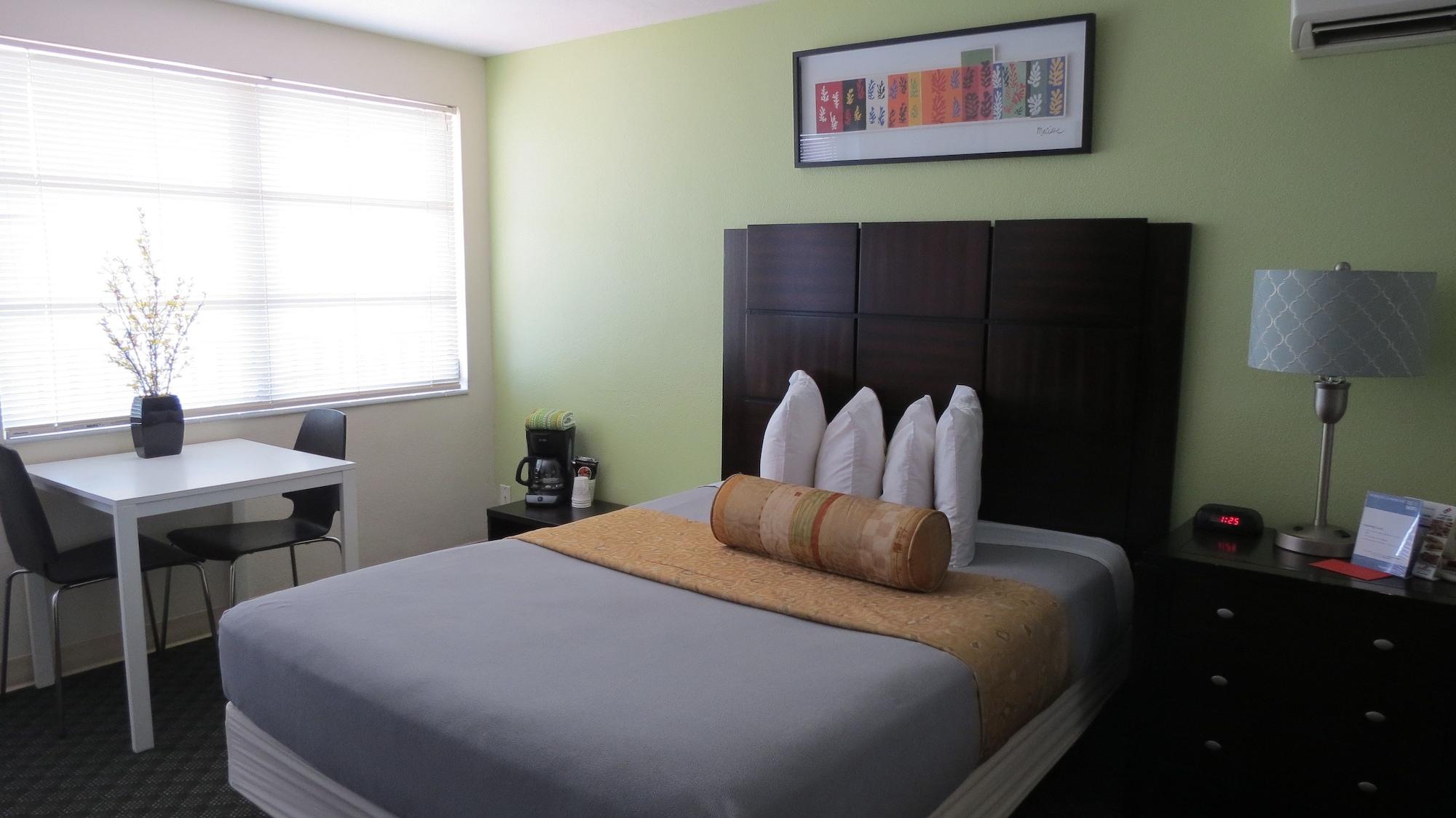 Beachside Resort Motel Сант Пит Бич Экстерьер фото