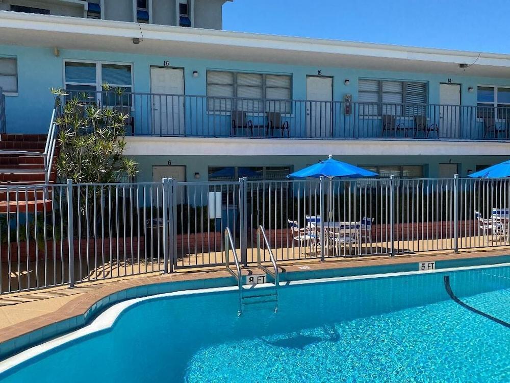 Beachside Resort Motel Сант Пит Бич Экстерьер фото