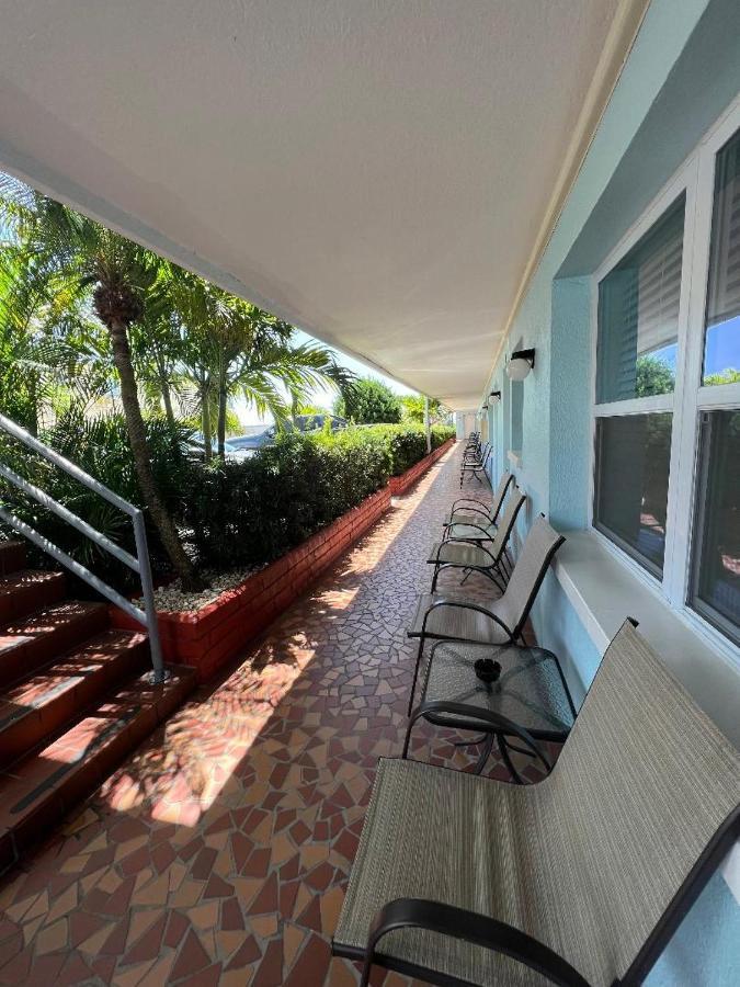 Beachside Resort Motel Сант Пит Бич Экстерьер фото