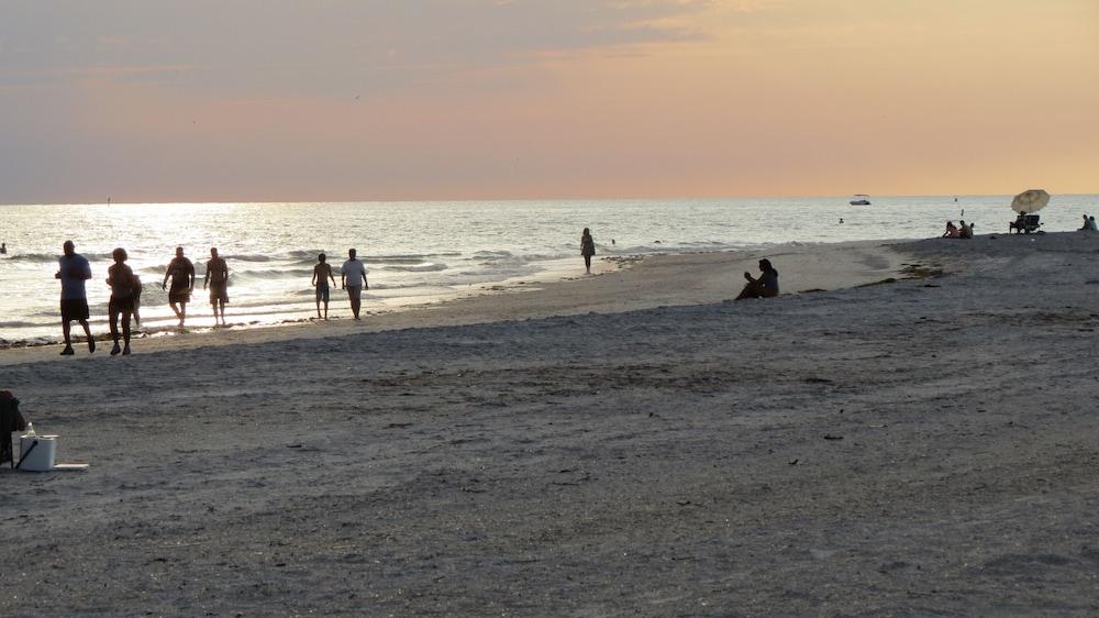 Beachside Resort Motel Сант Пит Бич Экстерьер фото