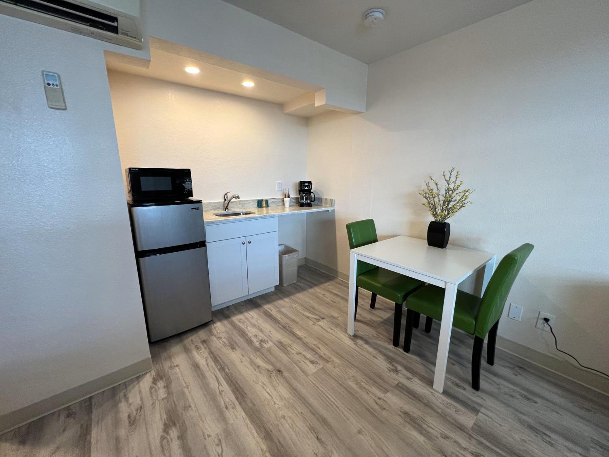 Beachside Resort Motel Сант Пит Бич Экстерьер фото