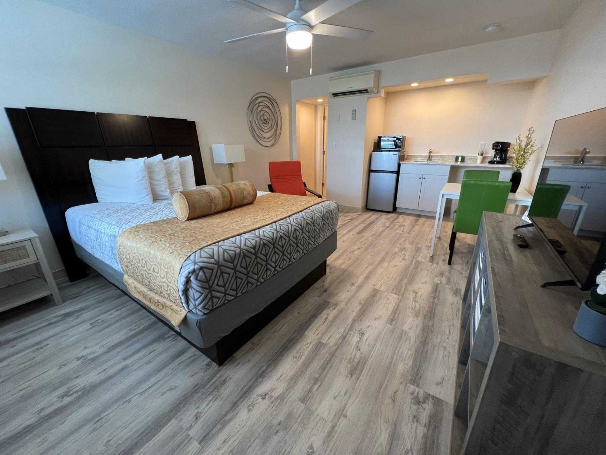Beachside Resort Motel Сант Пит Бич Экстерьер фото