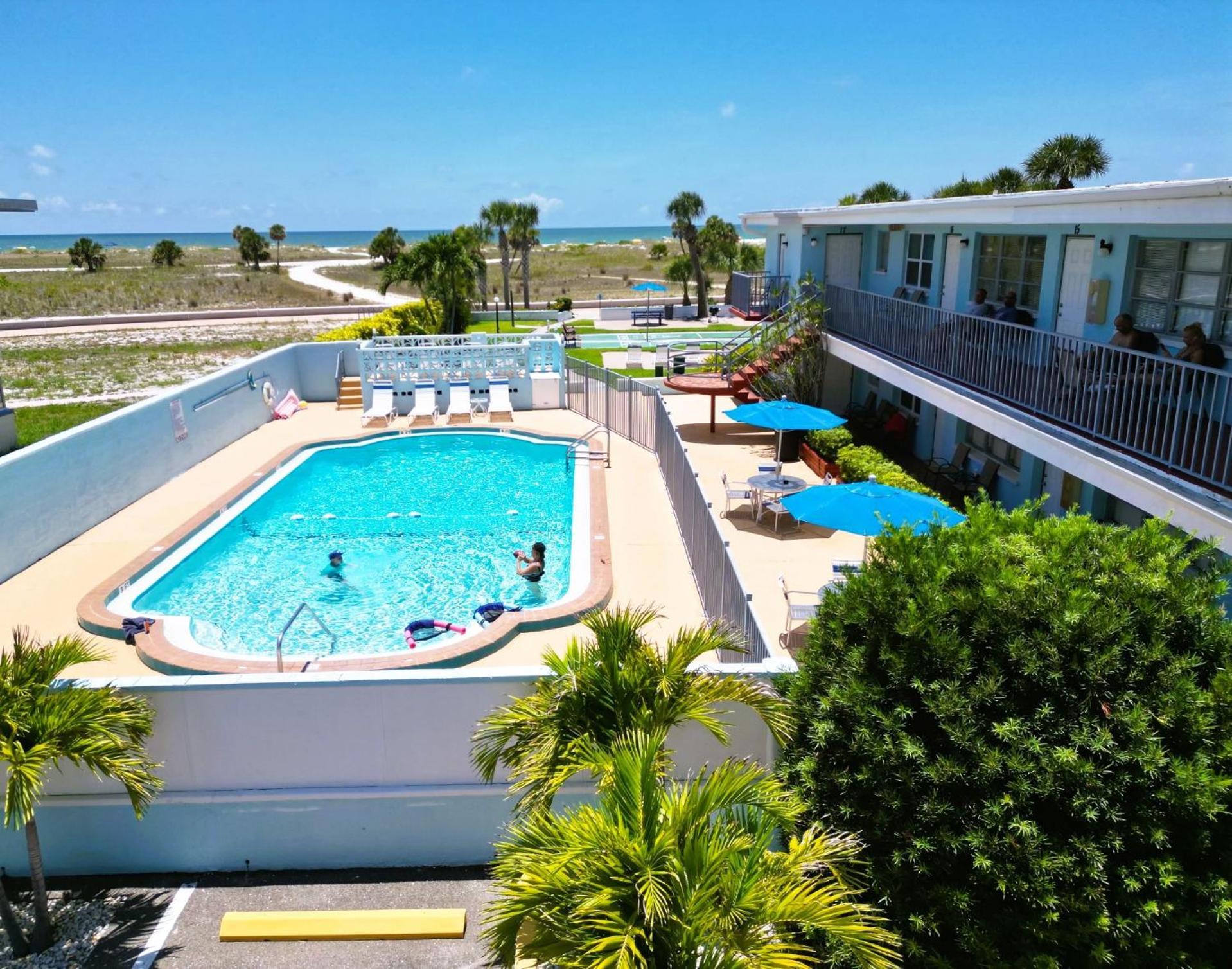 Beachside Resort Motel Сант Пит Бич Экстерьер фото